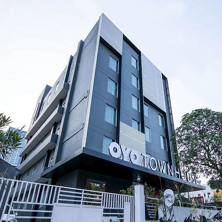 Oyo Townhouse 028 Corporate Suite Noida Dış mekan fotoğraf