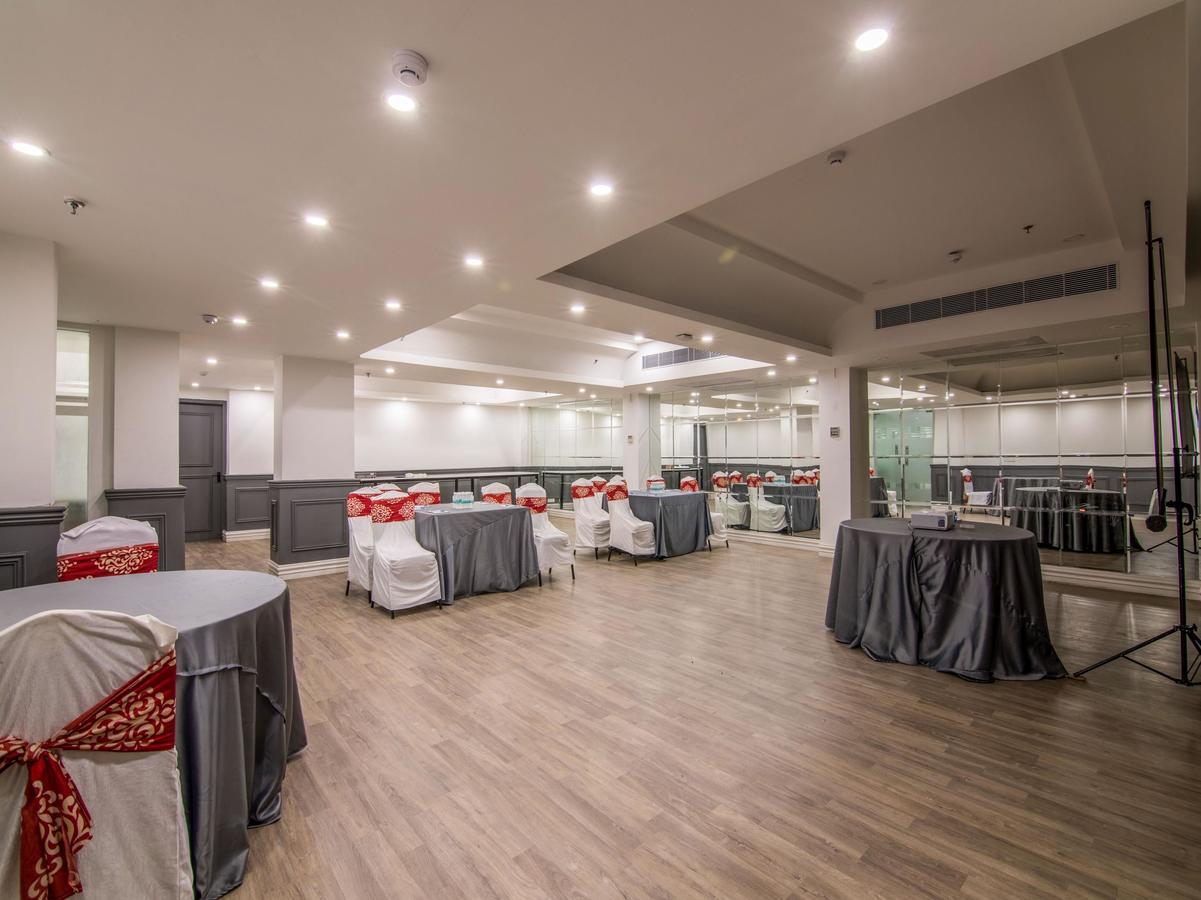Oyo Townhouse 028 Corporate Suite Noida Dış mekan fotoğraf