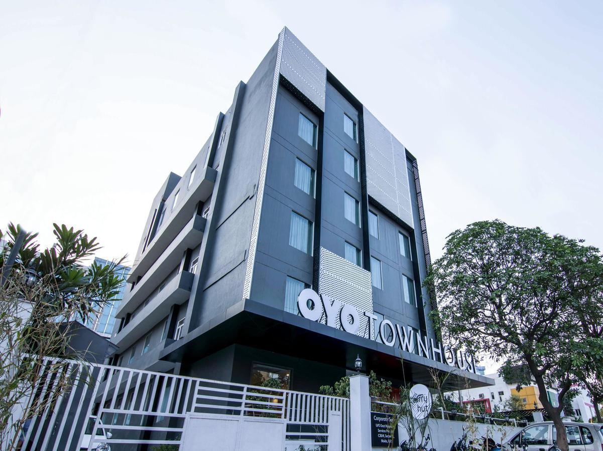 Oyo Townhouse 028 Corporate Suite Noida Dış mekan fotoğraf