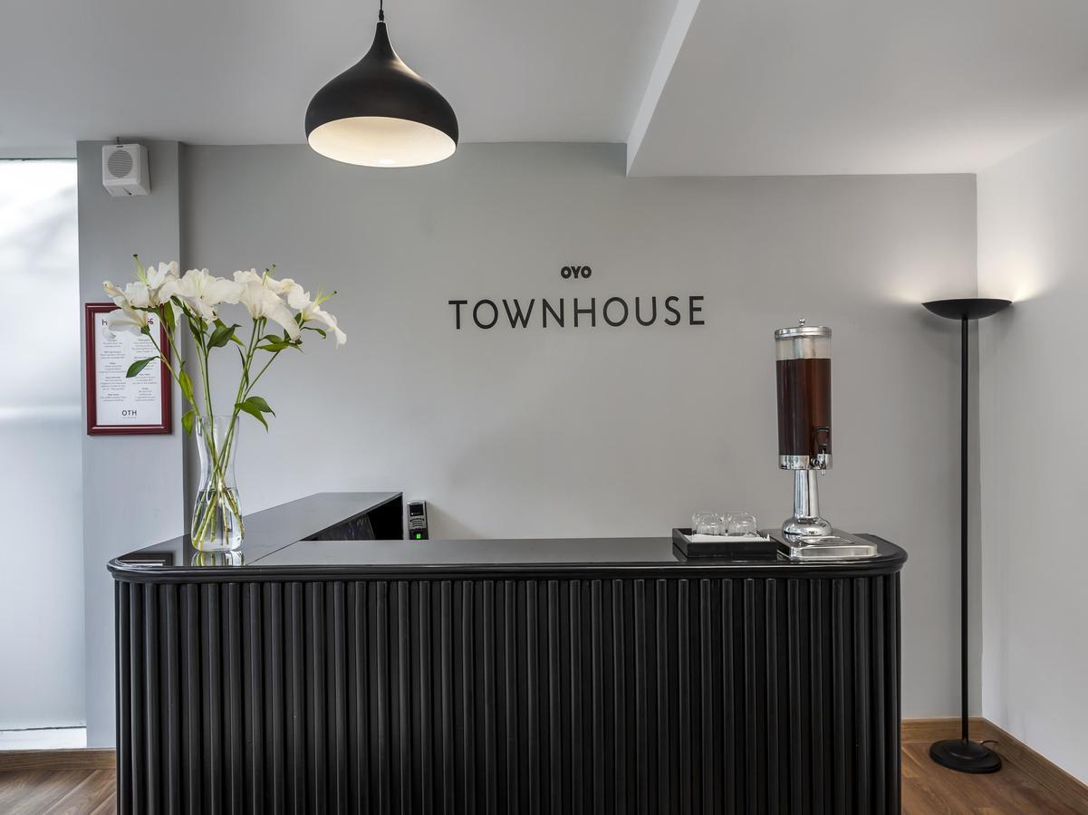 Oyo Townhouse 028 Corporate Suite Noida Dış mekan fotoğraf