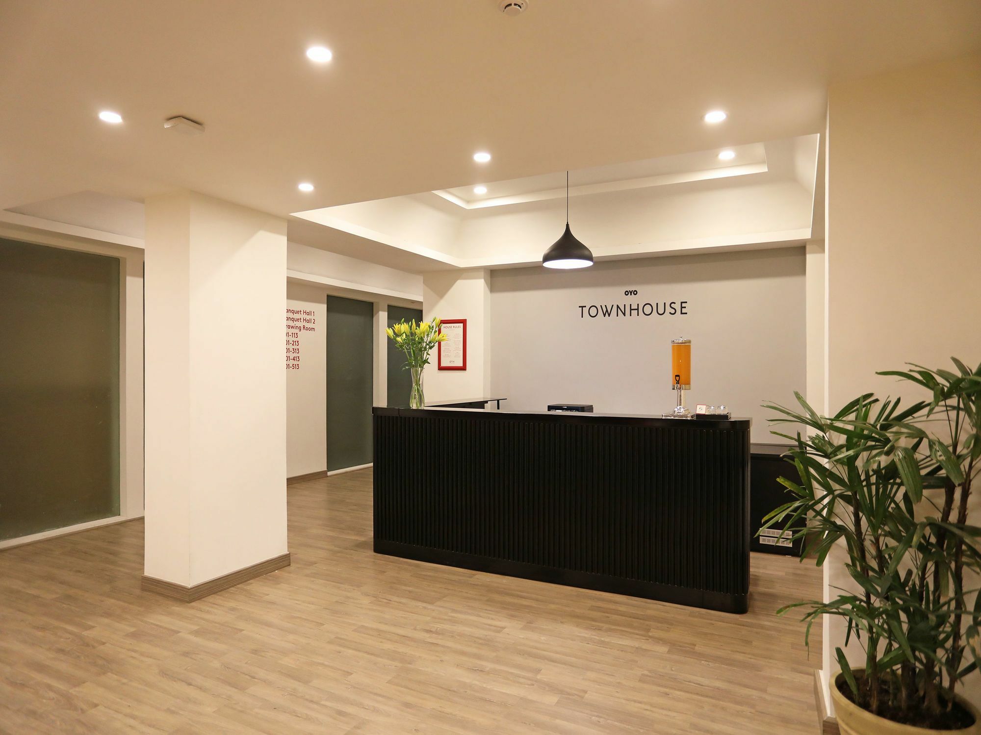 Oyo Townhouse 028 Corporate Suite Noida Dış mekan fotoğraf