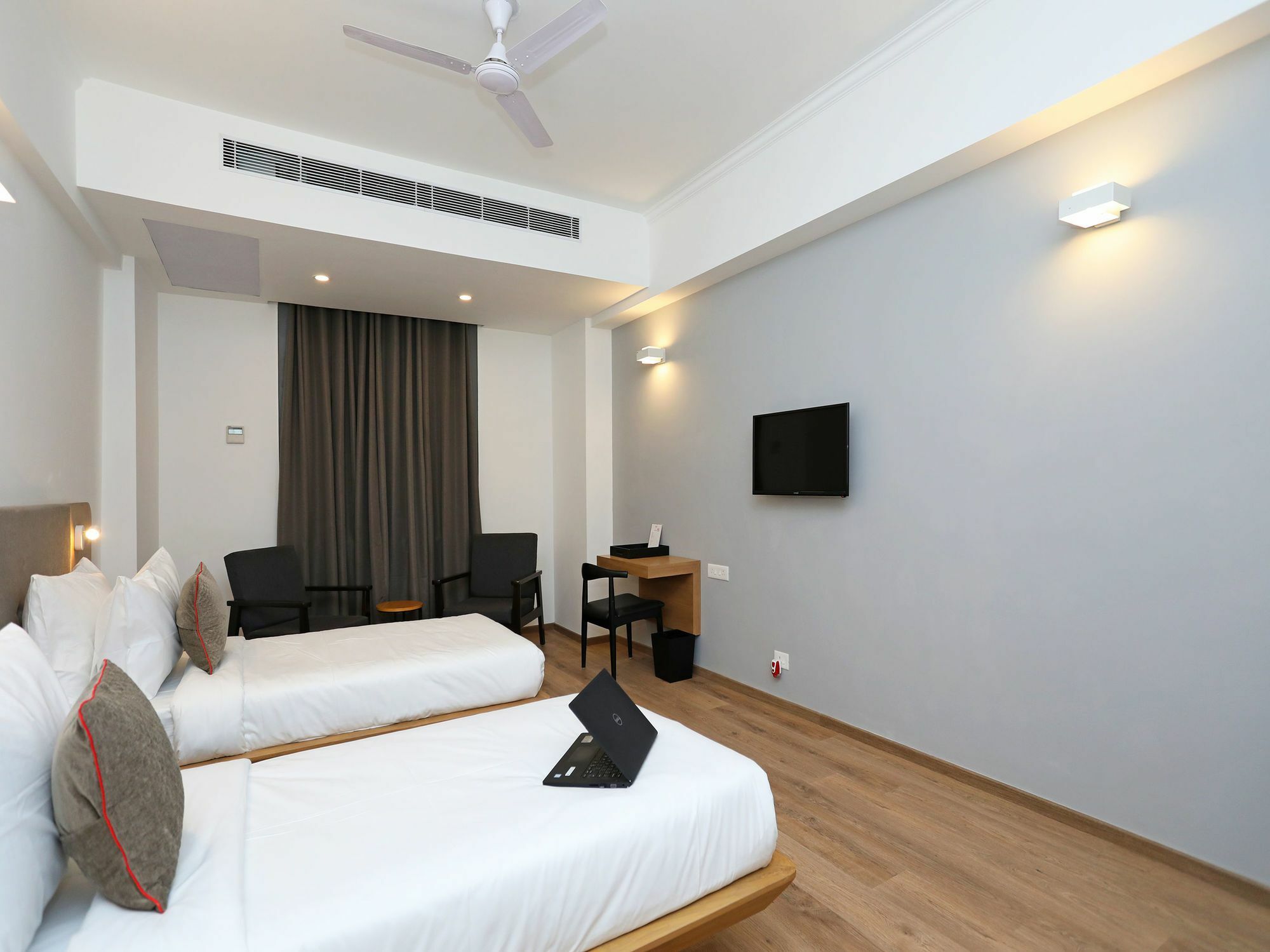 Oyo Townhouse 028 Corporate Suite Noida Dış mekan fotoğraf