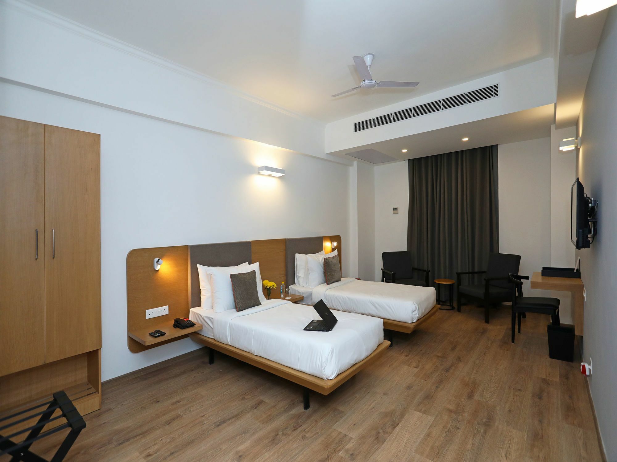 Oyo Townhouse 028 Corporate Suite Noida Dış mekan fotoğraf