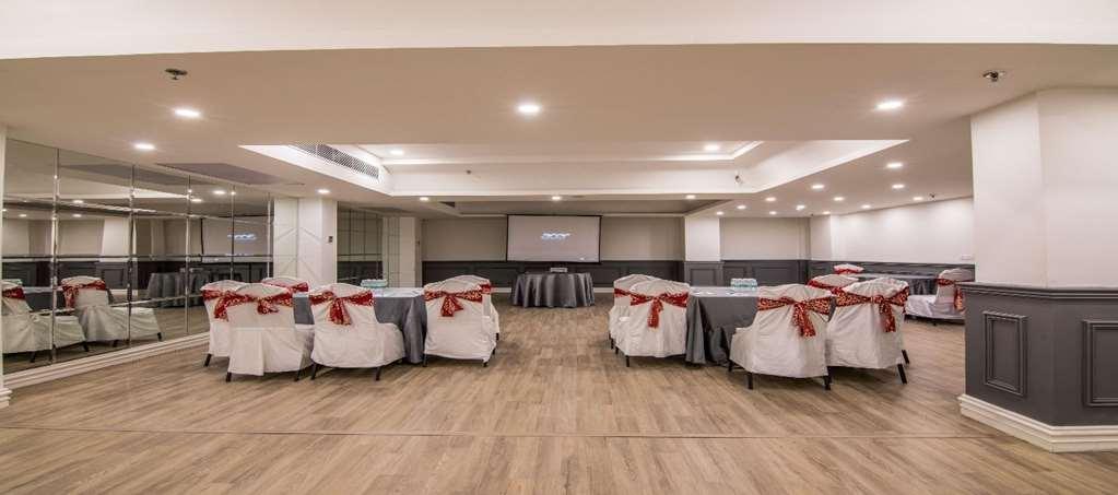 Oyo Townhouse 028 Corporate Suite Noida Konforlar fotoğraf